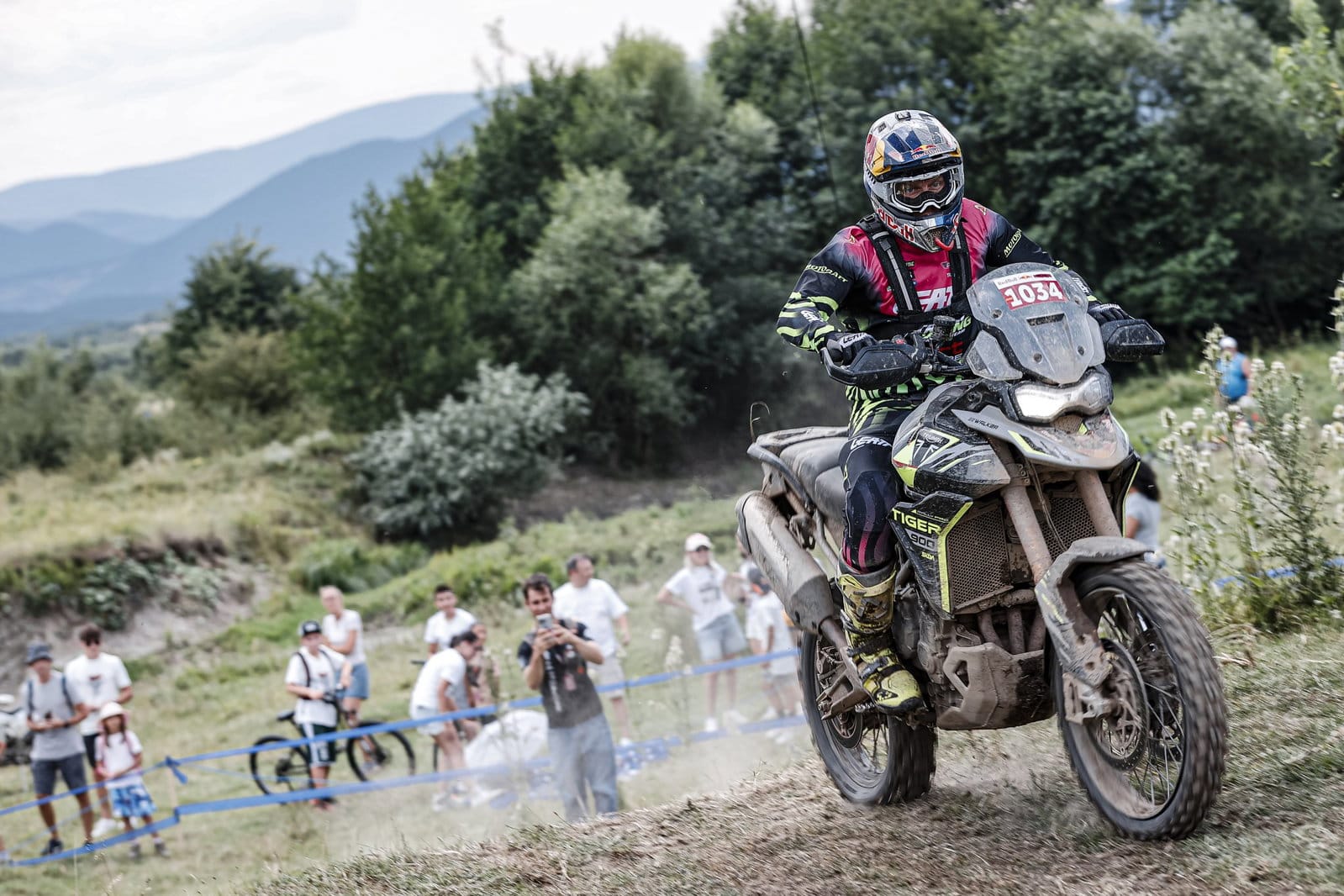 Jonny Walker riding a Tiger 900 Rally Pro