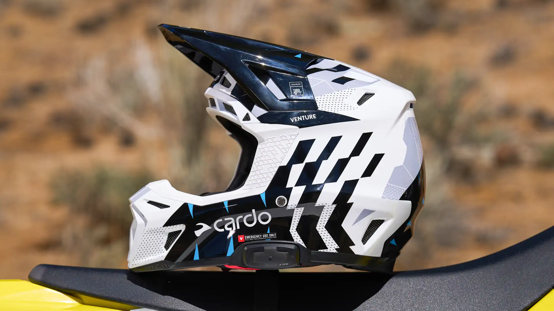 Cardo's Venture Helmet Bakes the Intercom Right Into the Shell