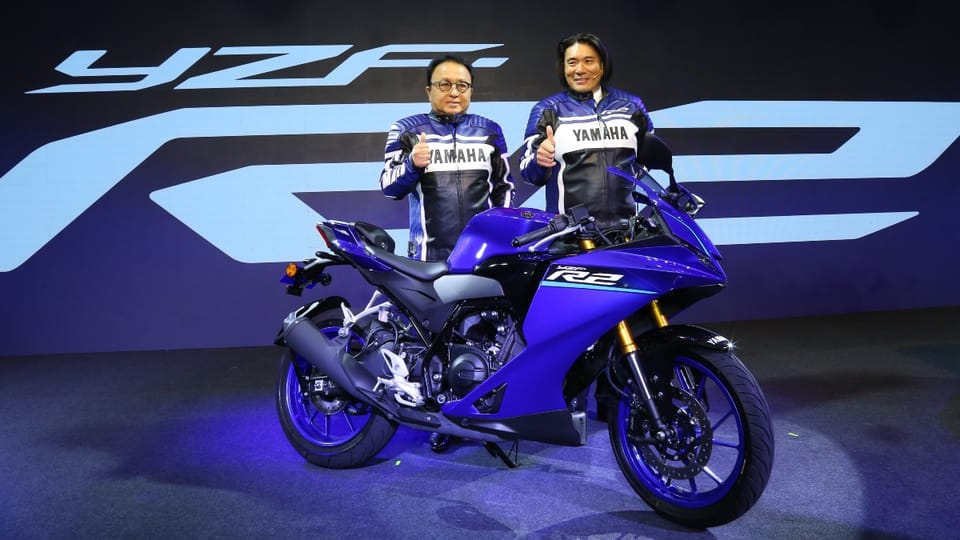 2026 Yamaha YZF-R2 sportbike, front three-quarter studio shot in blue livery